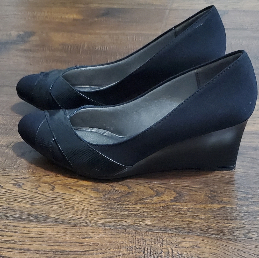 Flex Memory Foam Wedges Size 8.5 - image 1